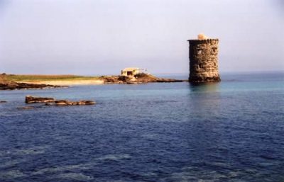Tour Santa Maria sur le sentier des Douaniers en Corse