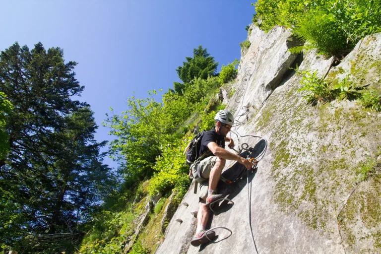 Guide sur la via ferrata du Capucin